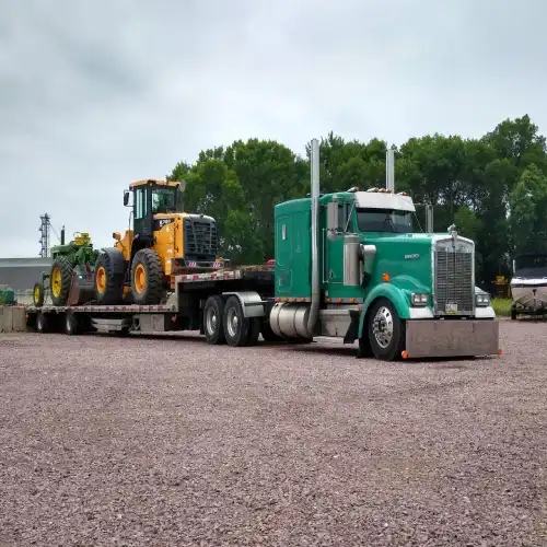Step Deck vs. Flatbed: Which Is Right for Your Fleet?